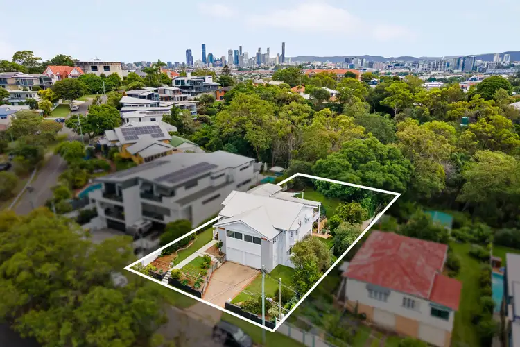 8 Taylor Street, Balmoral QLD 4171