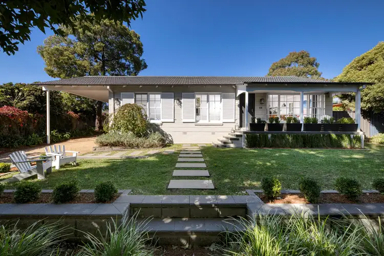Second view of Homely house listing, 6 Roper Place, Chifley ACT 2606