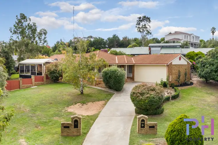42 Mayfield Parade, Strathdale VIC 3550