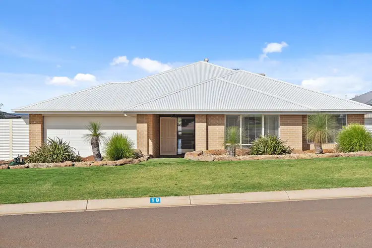 19 Currington Crescent, Darley VIC 3340