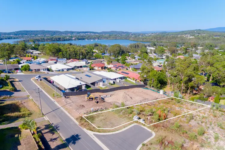 5 Goldsmith Avenue, Fennell Bay NSW 2283