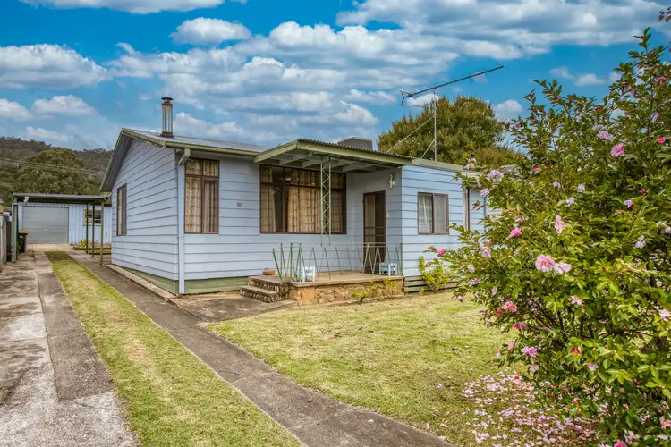 96 Lakeside Avenue, Mount Beauty VIC 3699