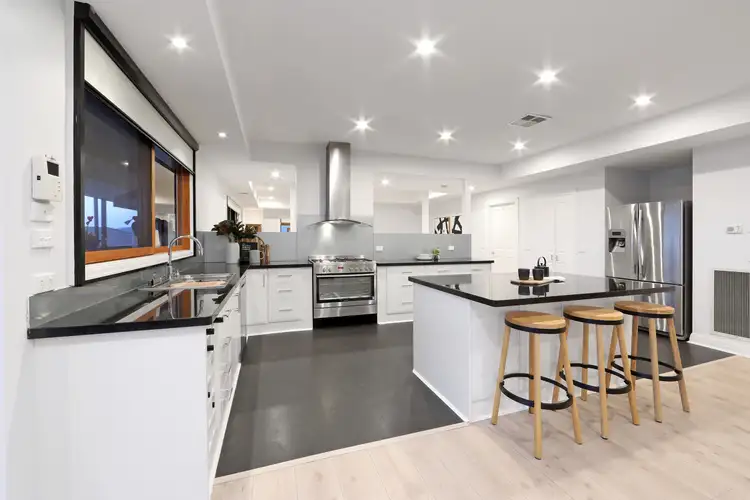 Fifth view of Homely house listing, 10 Hayes Court, Lysterfield VIC 3156