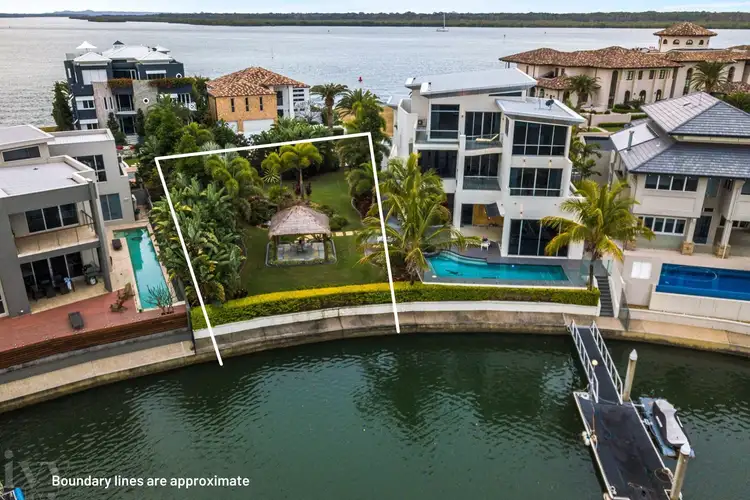 9 Knightsbridge Parade East, Sovereign Islands QLD 4216
