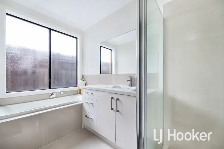 Sixth view of Homely unit listing, 3A Outlook Drive, Hampton Park VIC 3976