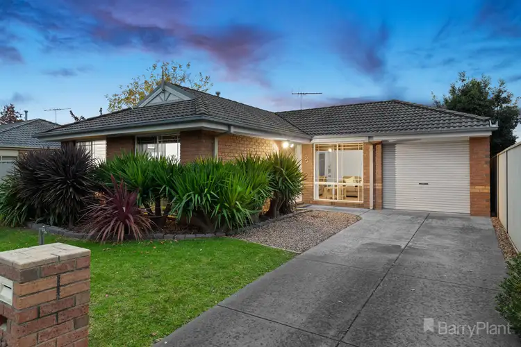 32 Oaklands Way, Pakenham VIC 3810