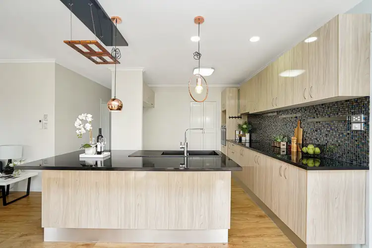 169 McFarlane Drive, Kanimbla QLD 4870