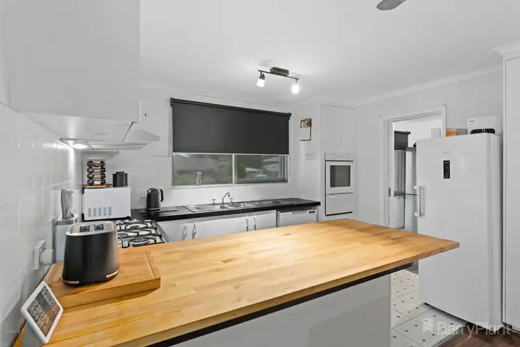 Second view of Homely house listing, 7 Angus Court, Pakenham VIC 3810
