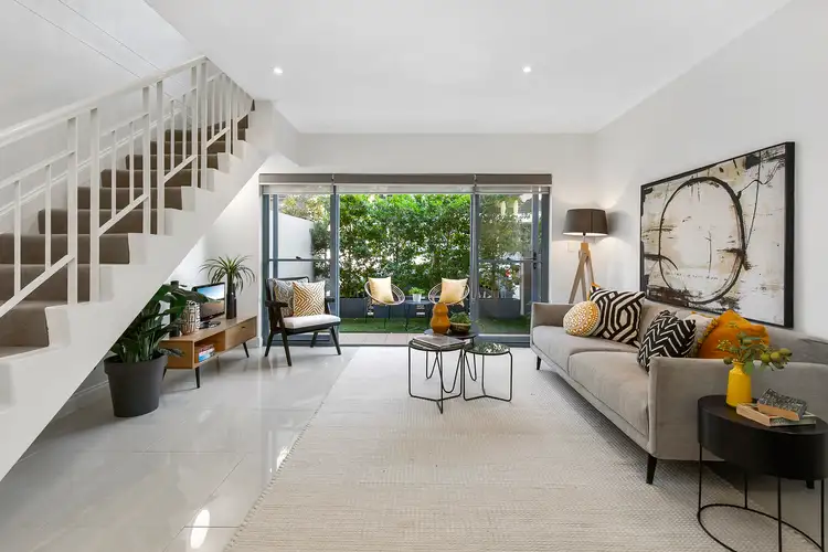 Main view of Homely apartment listing, 2/10 Cassins Avenue, North Sydney NSW 2060