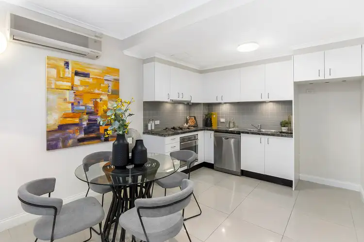 Fifth view of Homely apartment listing, 2/10 Cassins Avenue, North Sydney NSW 2060