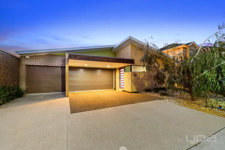82 Hillcrest Drive, Hillside VIC 3037
