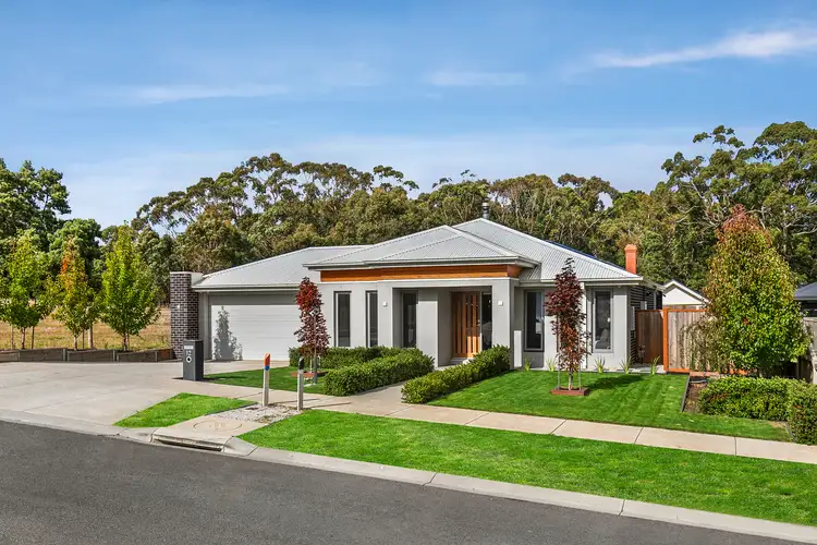 12 Winlaton Way, Woodend VIC 3442