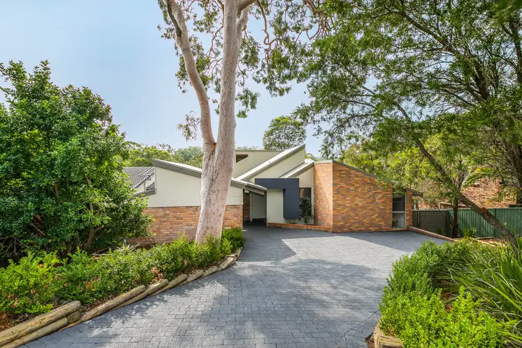 77 Griffin Parade, Illawong NSW 2234