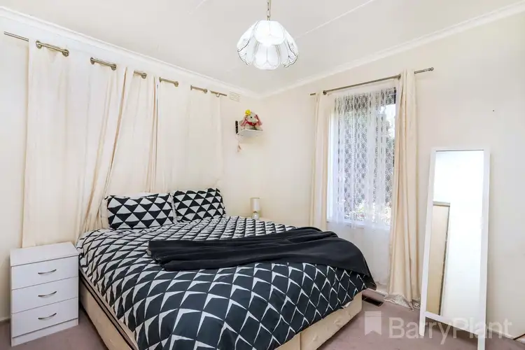Sixth view of Homely house listing, 5 Lorraine Crescent, Jacana VIC 3047