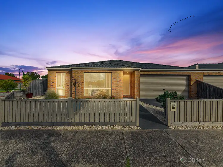 27 Fernisky Drive, Cranbourne East VIC 3977
