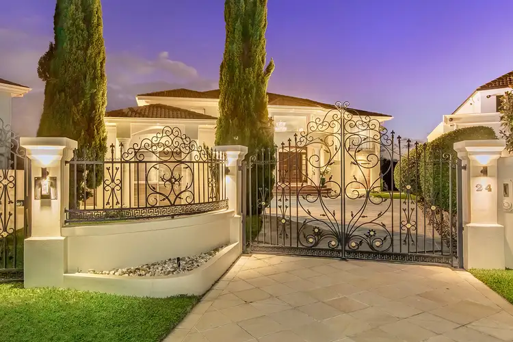 24 Staysail Crescent, Clear Island Waters QLD 4226