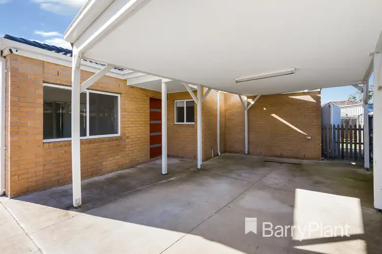 2/6 McRae Avenue, St Albans VIC 3021