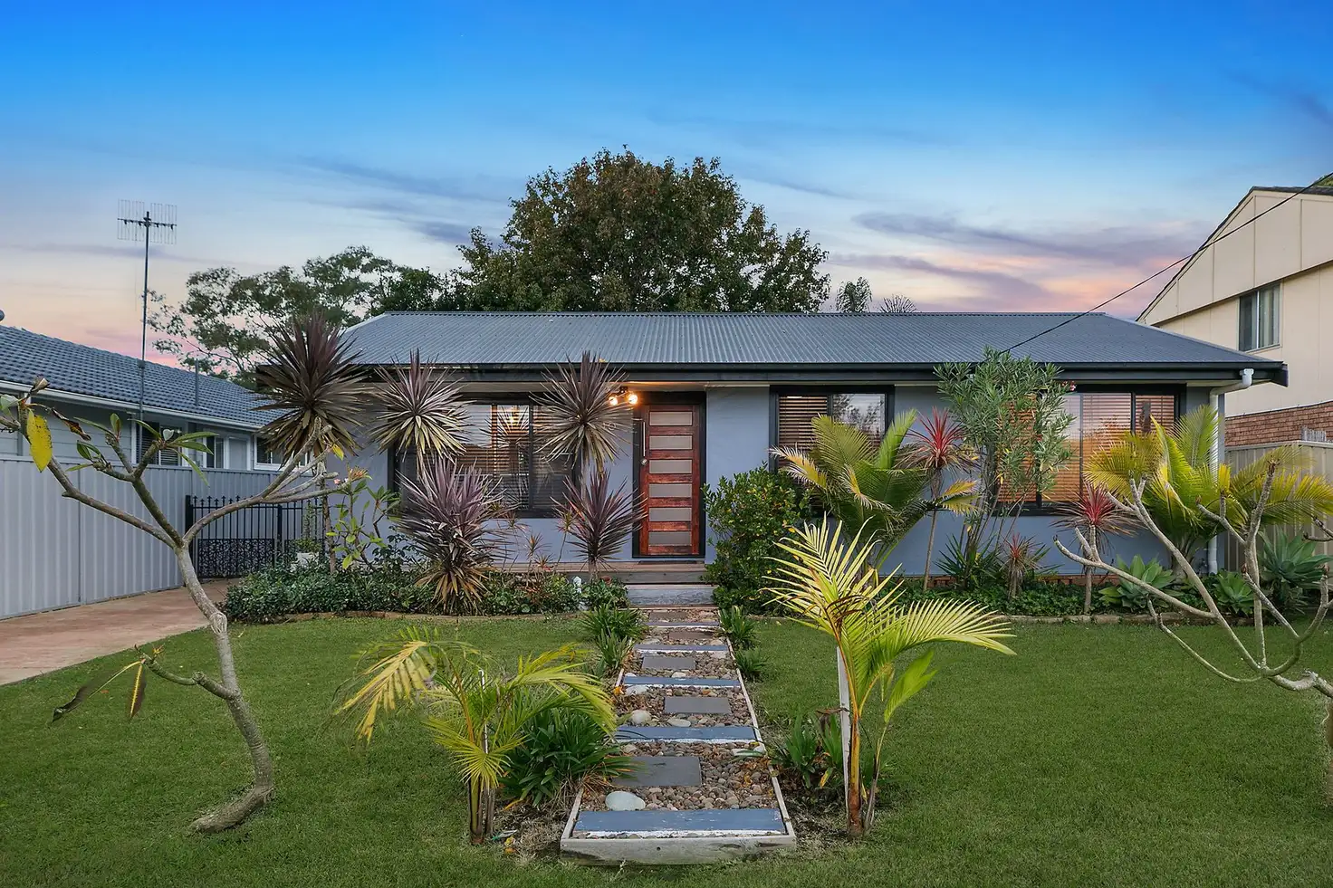 Main view of Homely house listing, 10 Colleen Street, Berkeley Vale NSW 2261