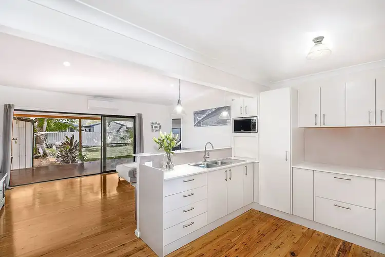 Second view of Homely house listing, 10 Colleen Street, Berkeley Vale NSW 2261