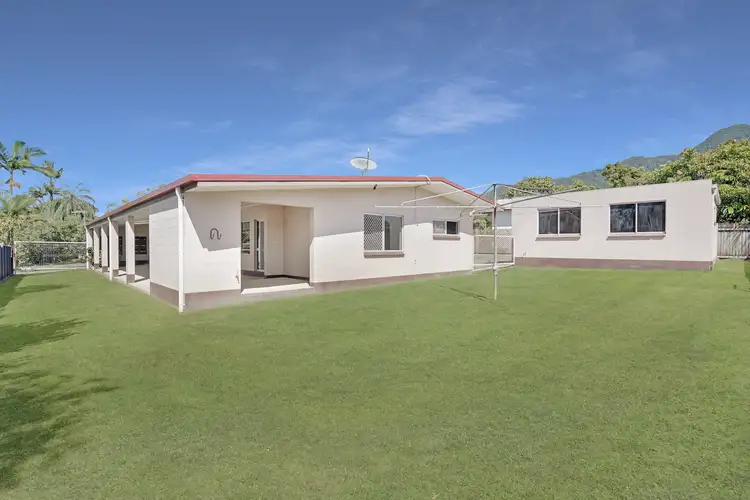 16 Malibu Close, White Rock QLD 4868