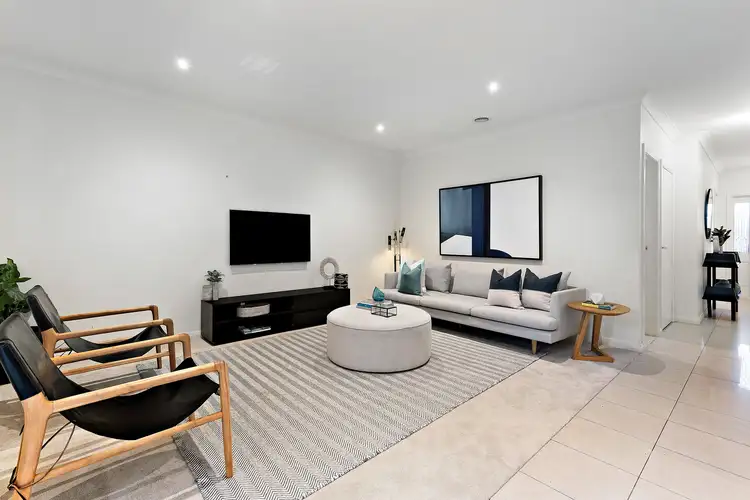 Second view of Homely villa listing, 2/184 Weatherall Road, Cheltenham VIC 3192