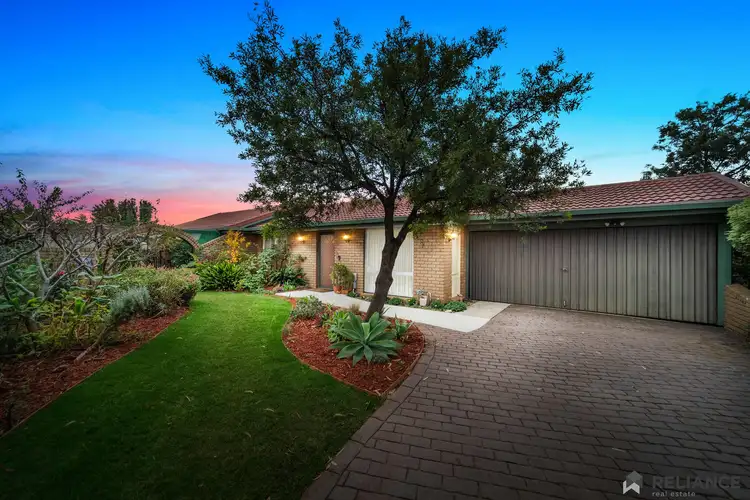 6 Abbey Place, Melton West VIC 3337