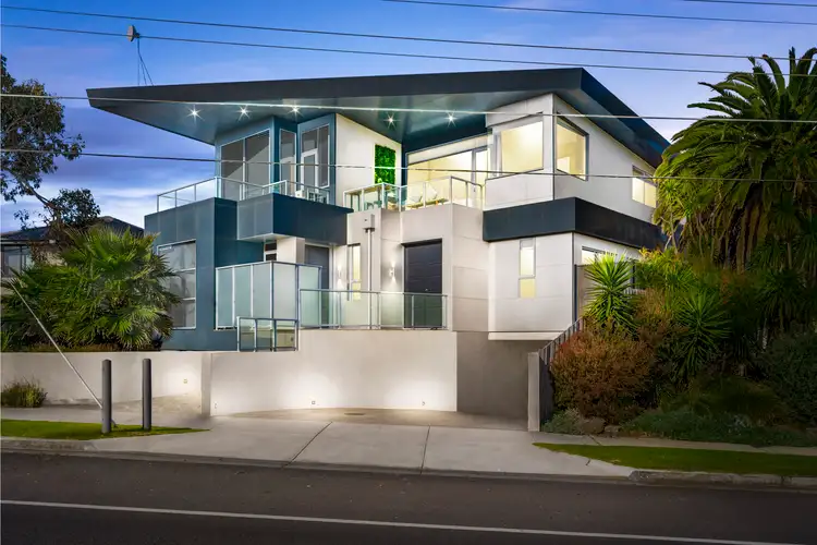 2/10 Warrigal Road, Parkdale VIC 3195