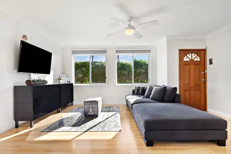 27 Waples Road, Unanderra NSW 2526