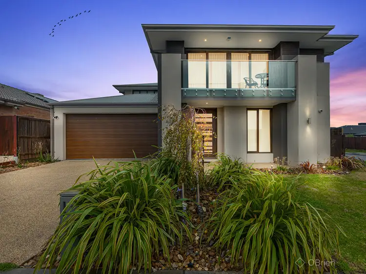 8 Carberry Drive, Clyde North VIC 3978