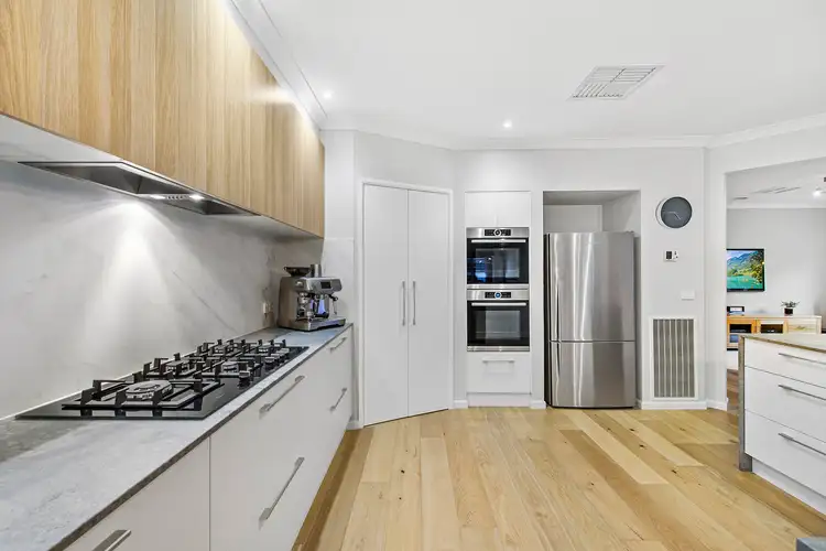Fifth view of Homely house listing, 16 Caledonian Crescent, Hillside VIC 3037