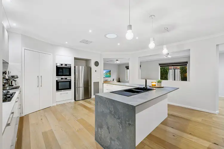 Sixth view of Homely house listing, 16 Caledonian Crescent, Hillside VIC 3037
