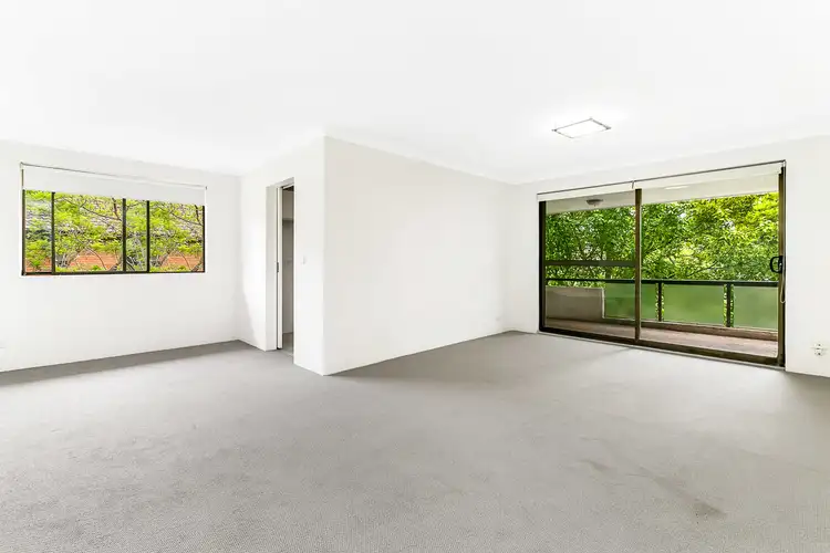 13/9 Broughton Road