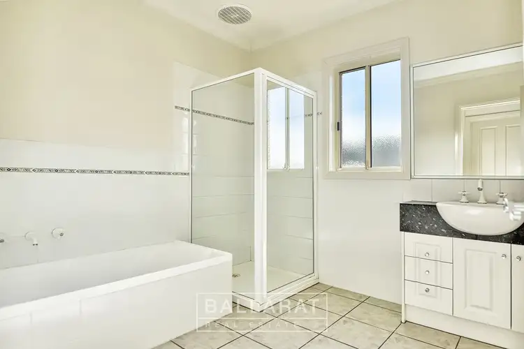Sixth view of Homely unit listing, 2/16 East Field Street, Maryborough VIC 3465