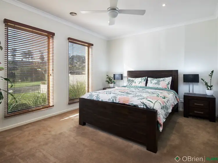 Fifth view of Homely house listing, 2 Lakeside Court, Drouin VIC 3818