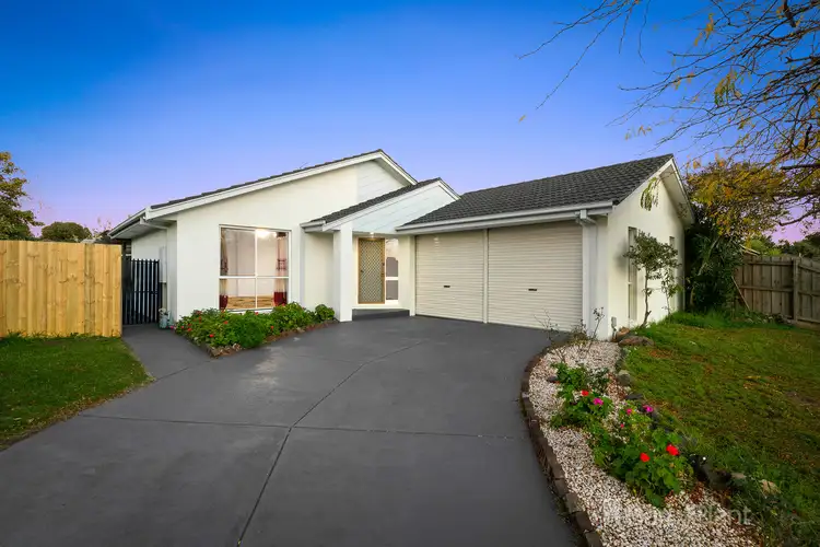 8 Maria Court, Cranbourne North VIC 3977