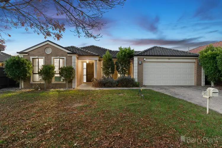 8 Ormiston Place, Narre Warren South VIC 3805