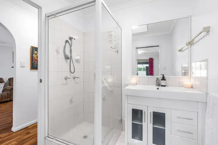 Fifth view of Homely villa listing, 2/179 Pine Street, Wynnum QLD 4178