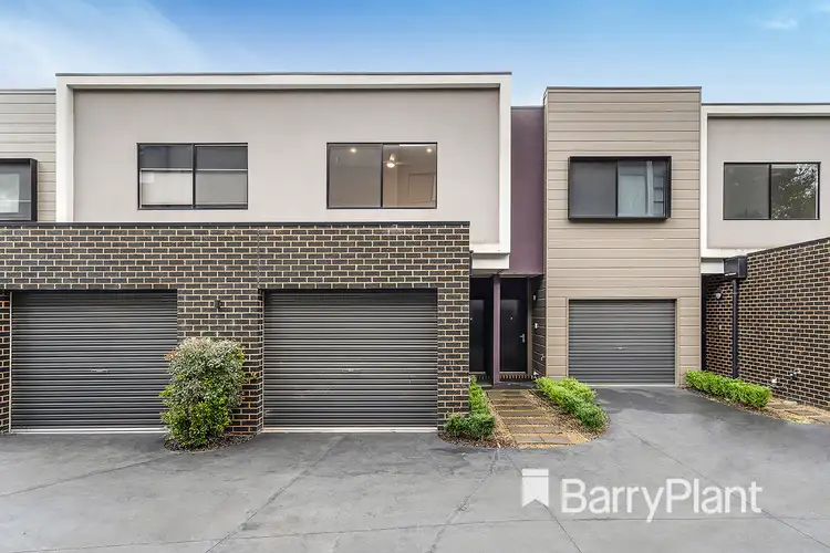 6 Demartini Close, Mooroolbark VIC 3138