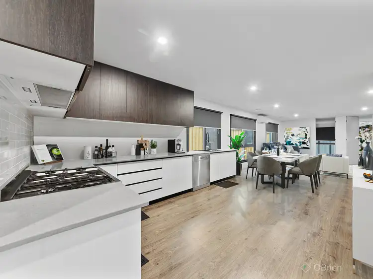 32 Freiberger Grove, Clyde North VIC 3978