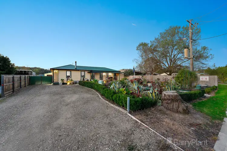 42 Railway Avenue, Bunyip VIC 3815