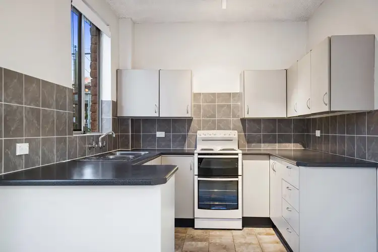 2/28 Brooks Street