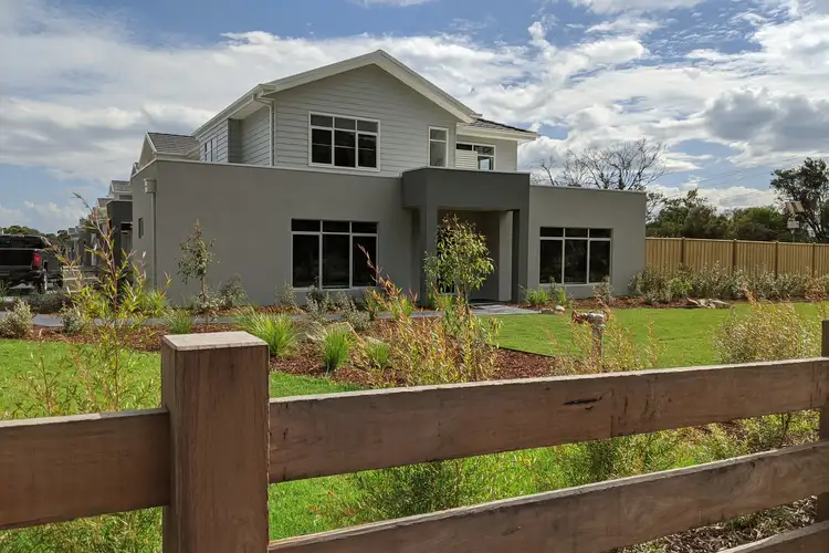 2 Oakwood Court, Rosebud VIC 3939
