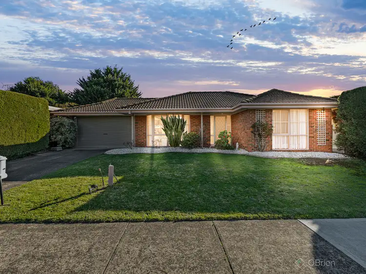 116 Courtenay Avenue, Cranbourne North VIC 3977