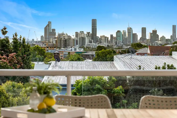 1/52 Chatsworth Road, Greenslopes QLD 4120