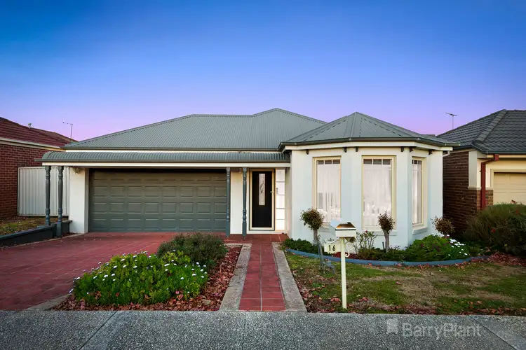 16 St. Leonard Way, Pakenham VIC 3810
