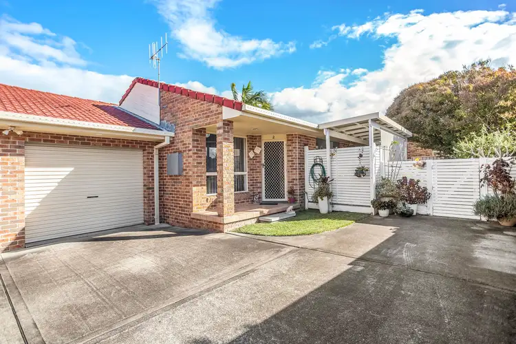 2/9 Carrabeen Drive, Old Bar NSW 2430