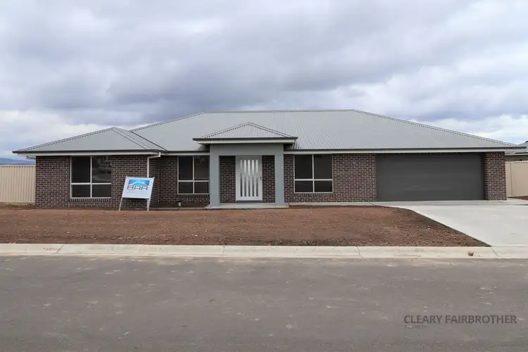 10 Hyacinth Way, Llanarth NSW 2795