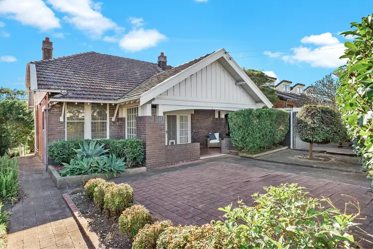 8 Kitchener Parade, The Hill NSW 2300