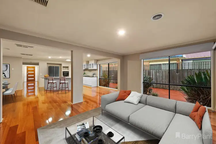 27 Robinswood Parade, Narre Warren South VIC 3805