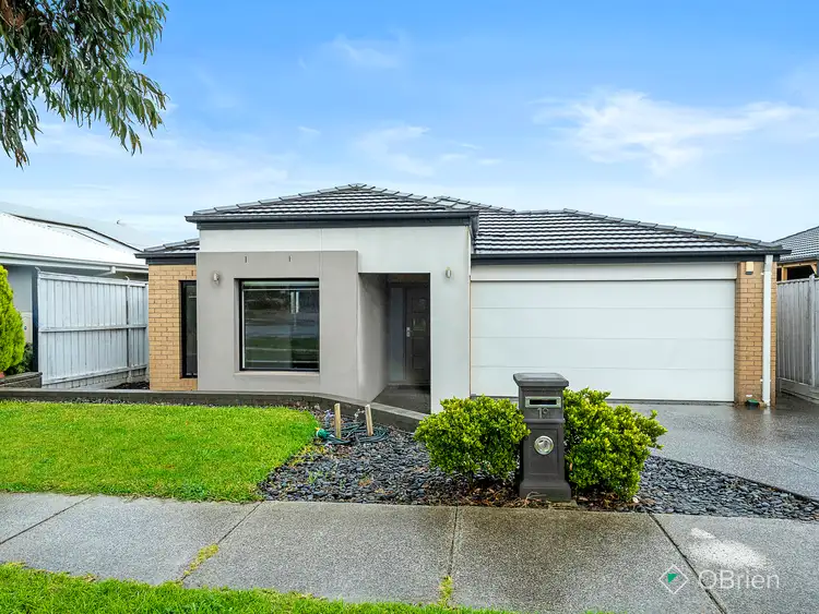 19 Hayton Park Boulevard, Cranbourne West VIC 3977